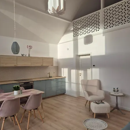 Kali Pillango - Haz A Voelgyben * Balatonhenye